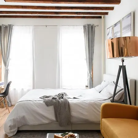 24-14 Renovated Studio Prime Gramercy W&D